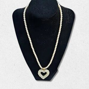 Vintage Faux Pearl  Necklace Heart-Shaped Pendant Barrel Clasp Closure White W O